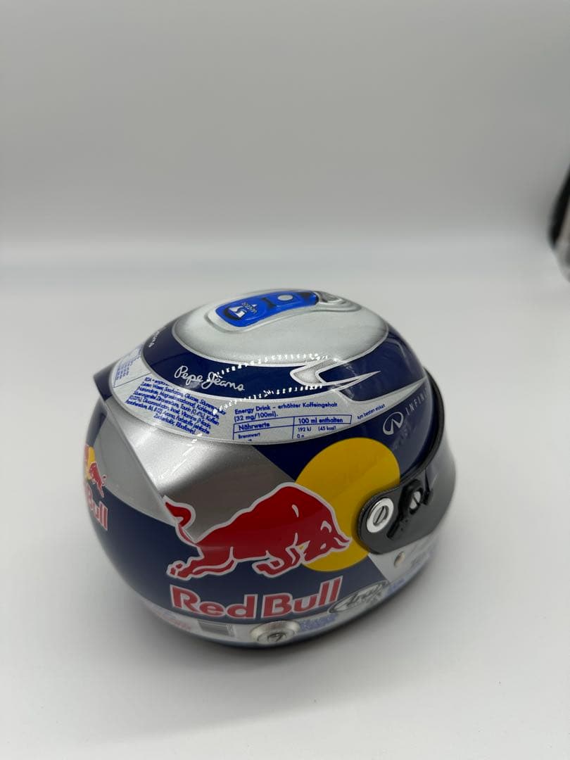 F1 レッドブル　Vettel & Webber 1/2ヘルメット セット