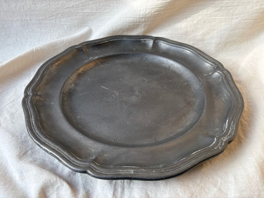 フランスアンティーク　エタン製　花リム皿　ピューター皿