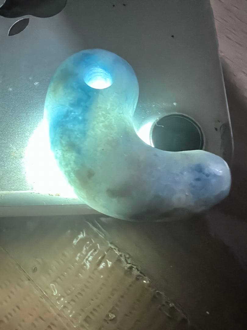 糸魚川翡翠　入コン沢　勾玉　青翡翠