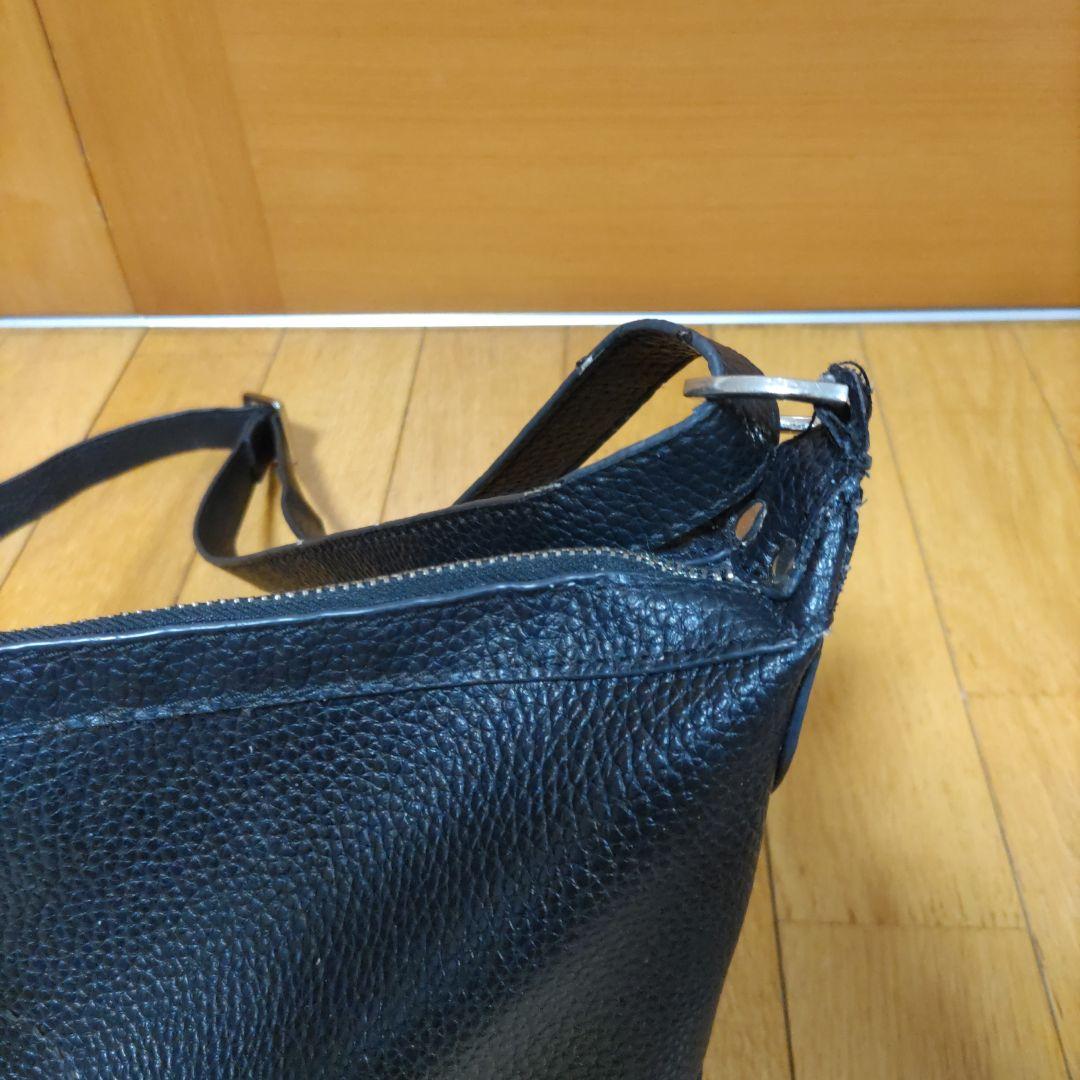 早いもの勝ち　男女兼用　黒　ヴィヴィアンウエストウッド ショルダーバッグ レザー