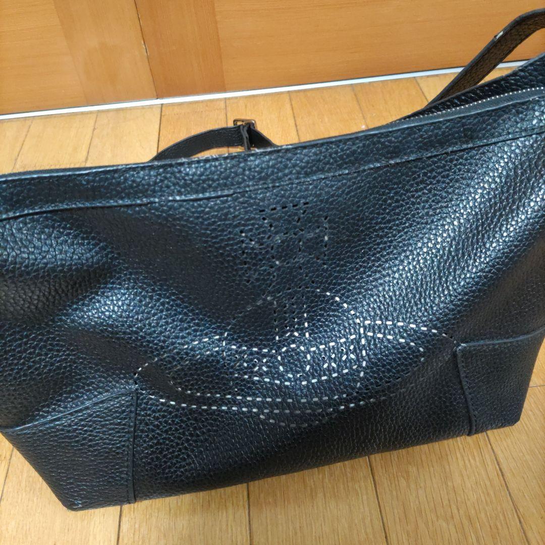 早いもの勝ち　男女兼用　黒　ヴィヴィアンウエストウッド ショルダーバッグ レザー