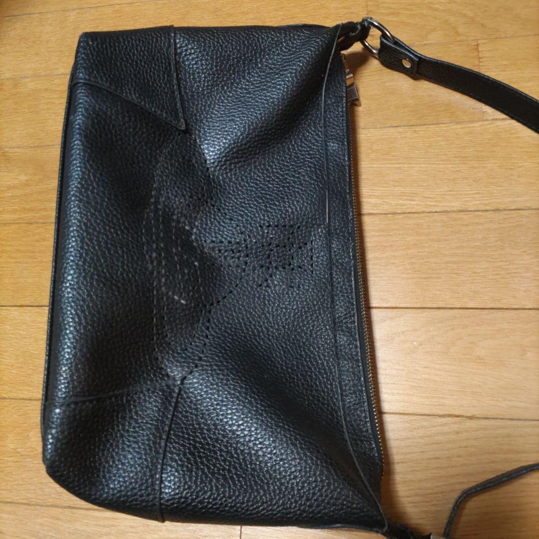 早いもの勝ち　男女兼用　黒　ヴィヴィアンウエストウッド ショルダーバッグ レザー