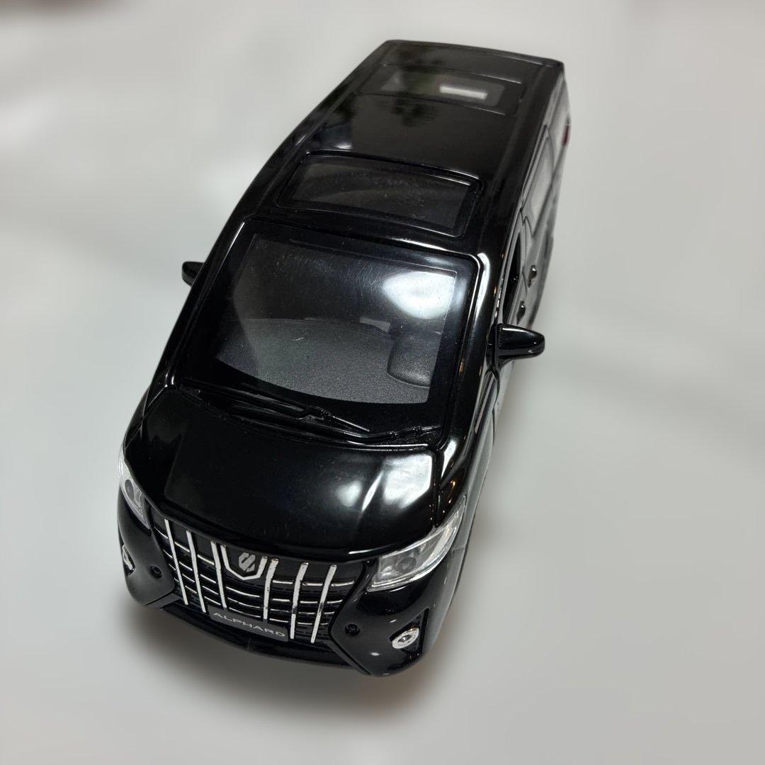 トヨタ アルファード ミニカー 開閉可能なドア