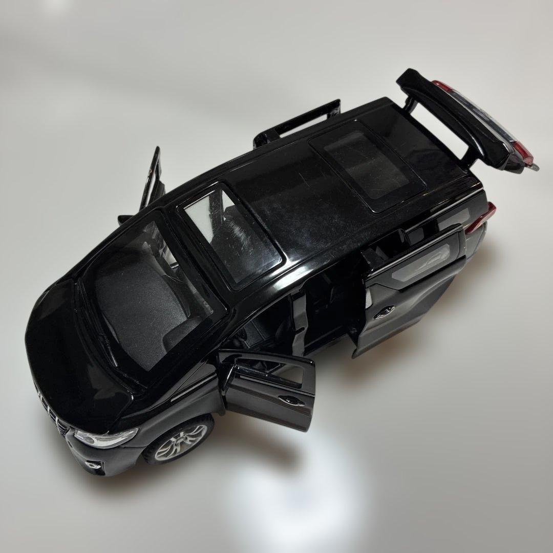 トヨタ アルファード ミニカー 開閉可能なドア