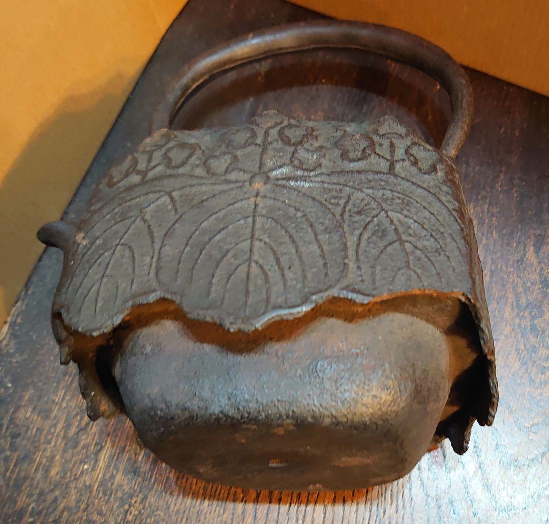 【京鉄瓶】『四方桐紋持ち手象嵌鉄瓶／龍雲堂造』箱付 横最大17cm 高さ21.5