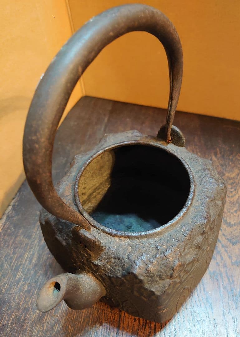 【京鉄瓶】『四方桐紋持ち手象嵌鉄瓶／龍雲堂造』箱付 横最大17cm 高さ21.5