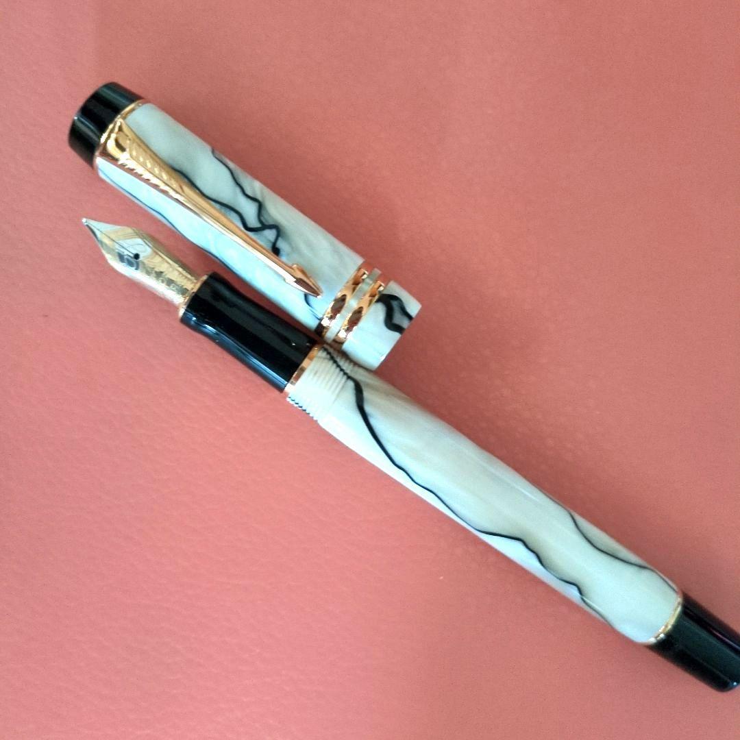 Parker デュオフォールド パール＆ブラックGT インターナショナル万年筆