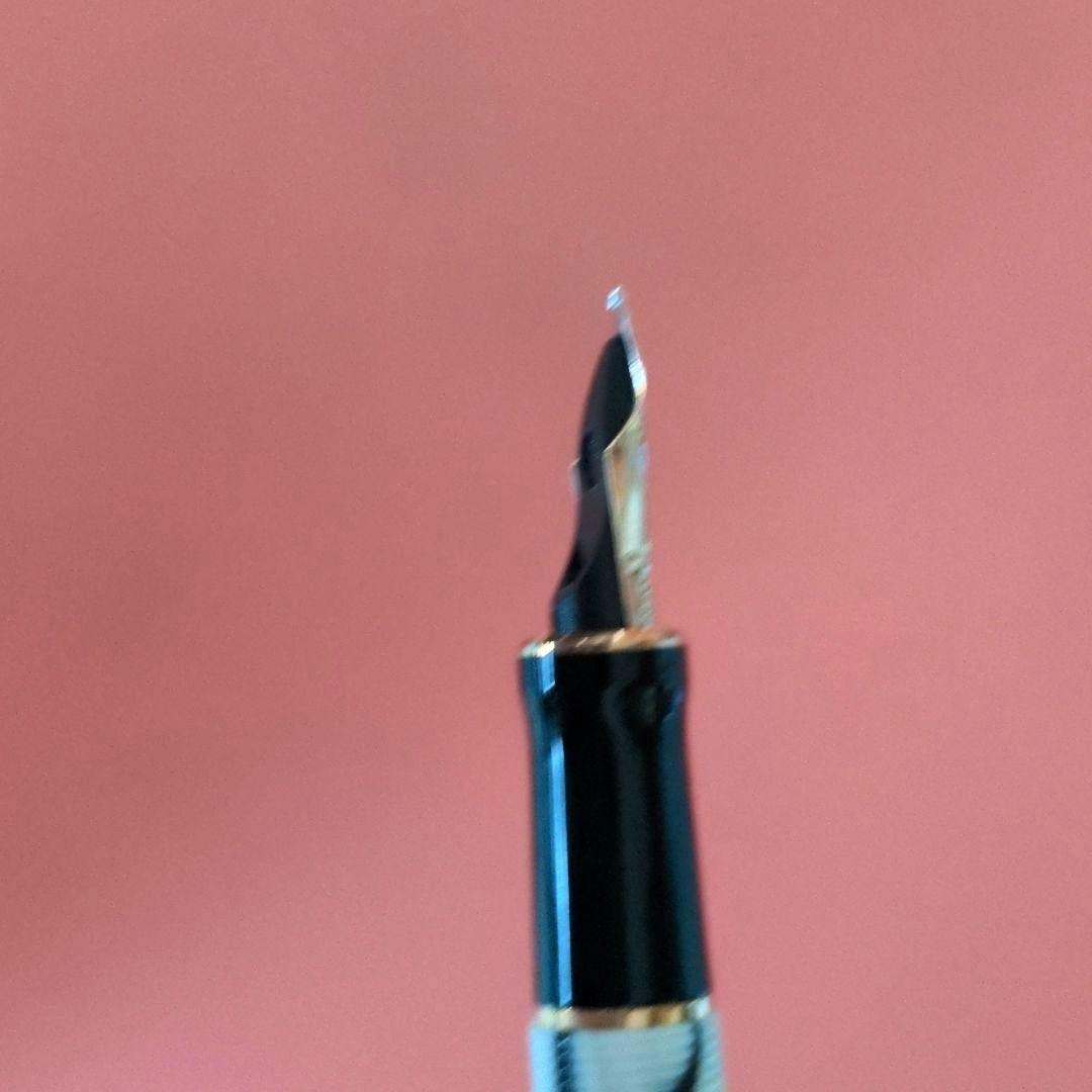 Parker デュオフォールド パール＆ブラックGT インターナショナル万年筆