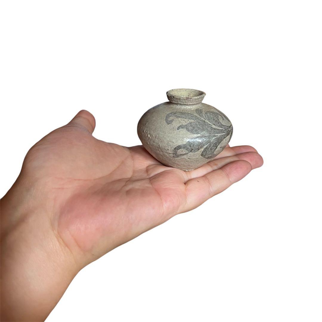高麗 青磁 鉄砂 唐草模様 小さい花器 一輪挿し