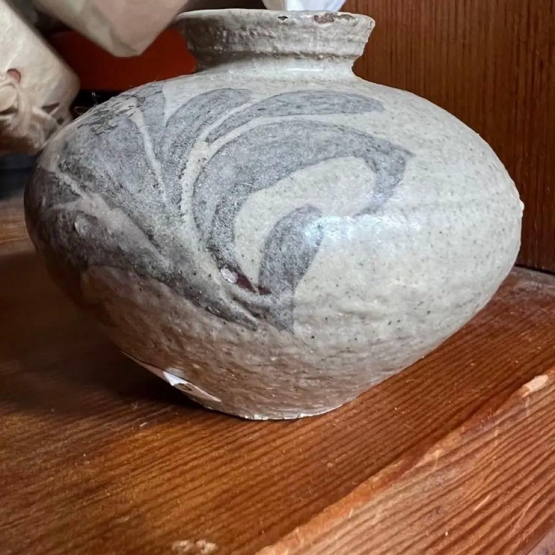 高麗 青磁 鉄砂 唐草模様 小さい花器 一輪挿し