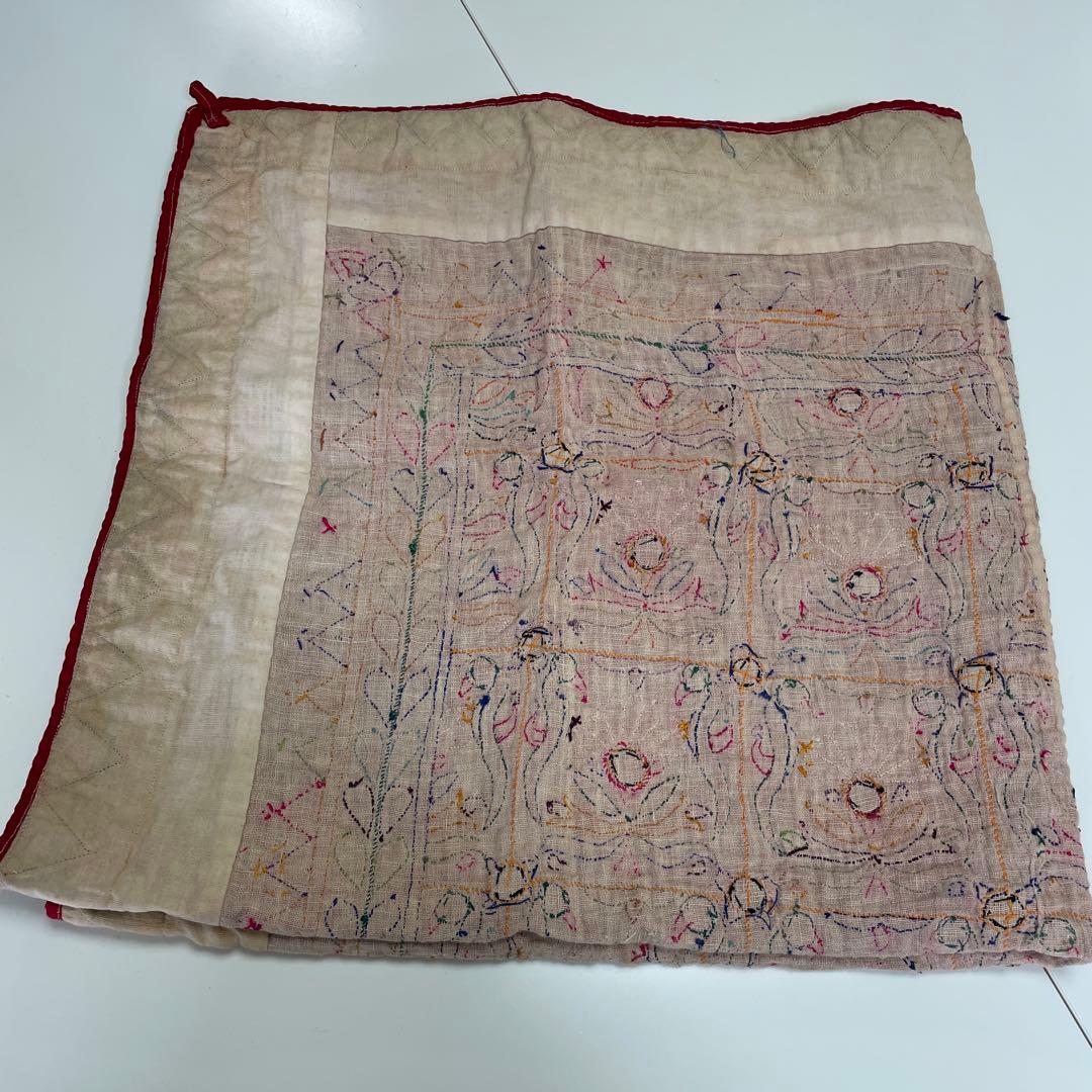 ウズベキスタン　刺繍テーブルクロス 約92cm x 92cm