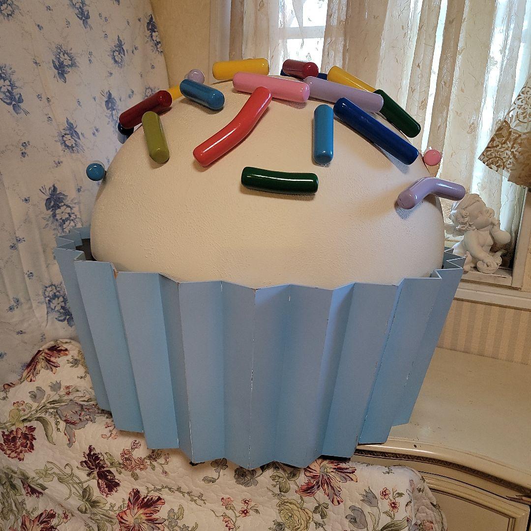 巨大スイーツオブジェ　カップケーキ型置物　最長径69cm　イベント展示使用品