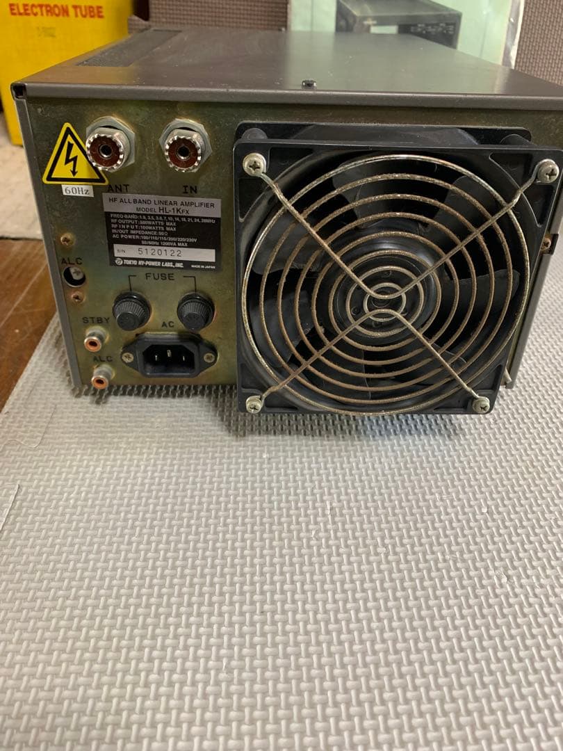 【動作未確認】東京ハイパワーのHL-1KFXソリッドステートHFリニアアンプ