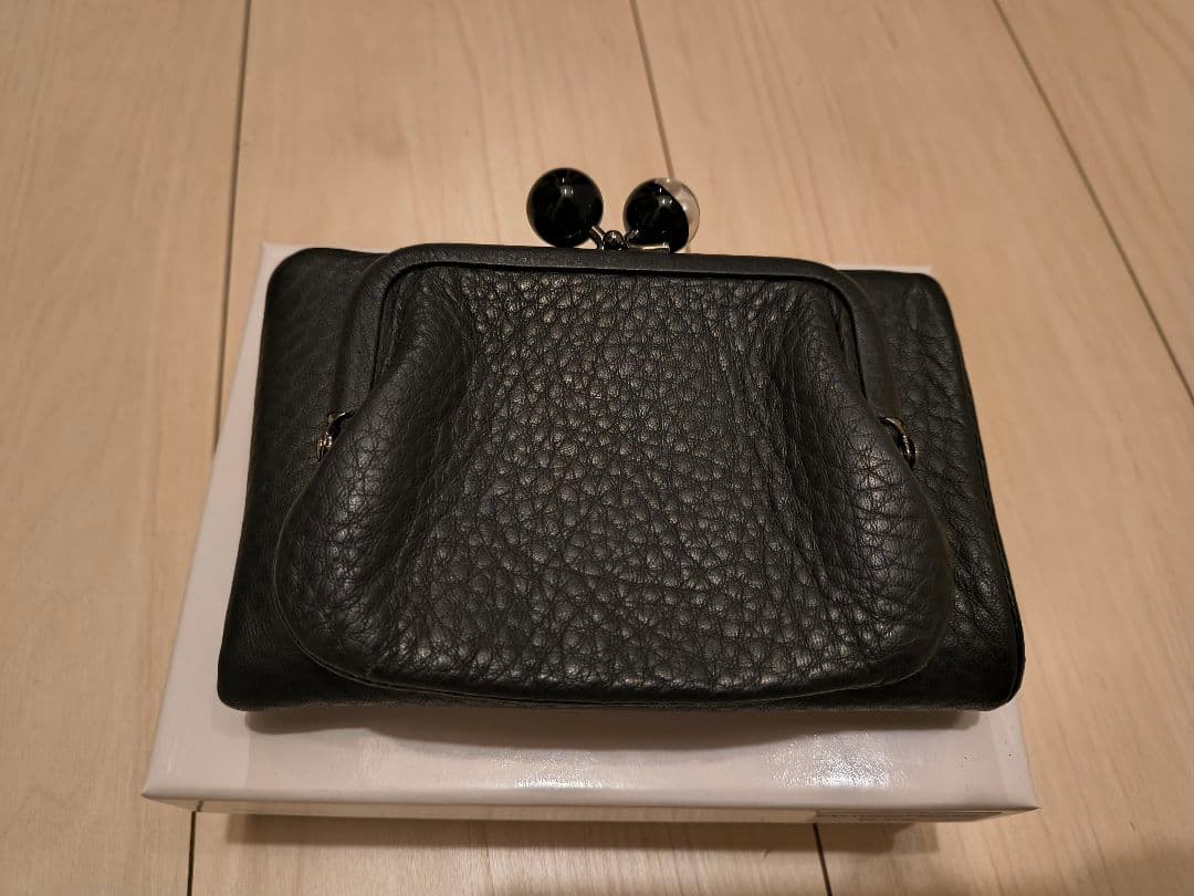 イアパピヨネ　牛革がま口2つ折り財布