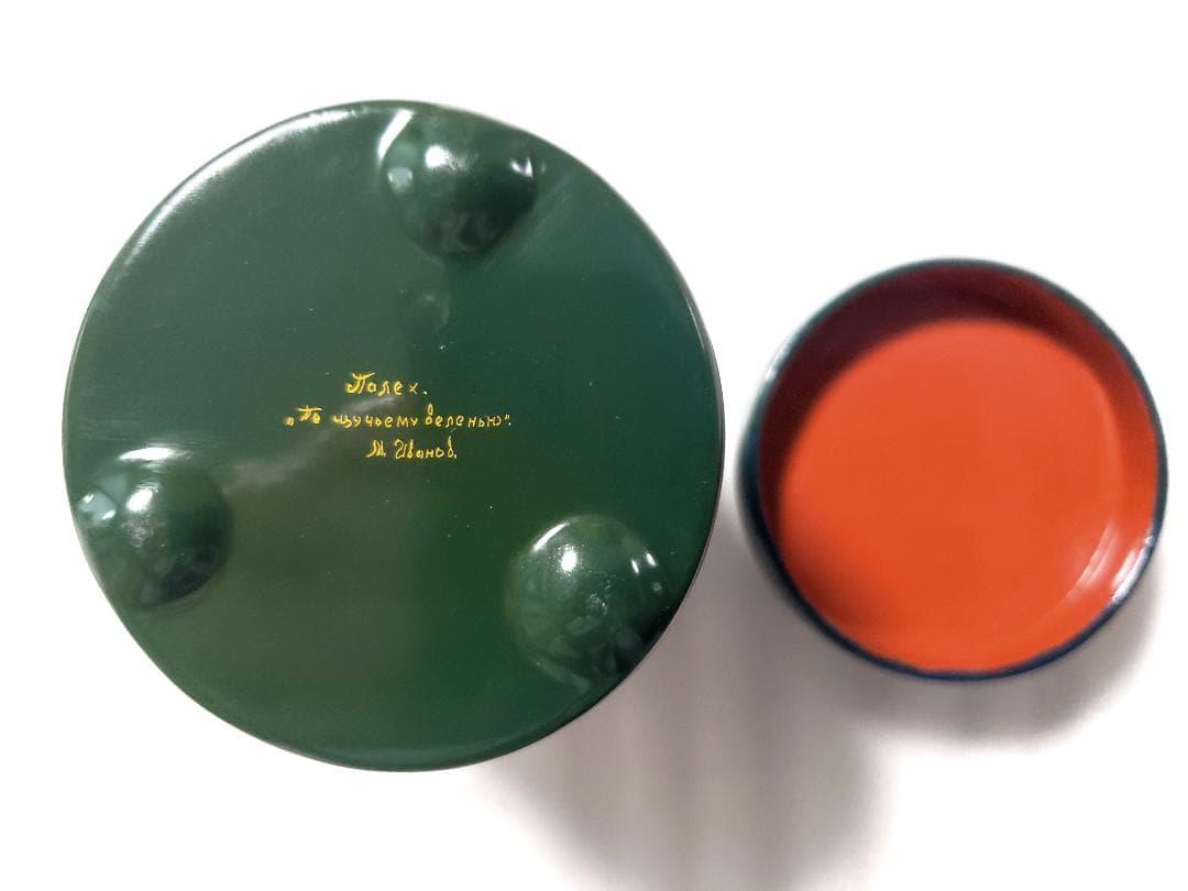 ロシア工芸品　細密画　パレフ 筒状の小箱　箱無し