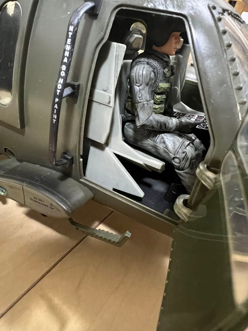 【超希少】エリートフォース 1/18 ブラックホーク UH‑60 ヘリコプター