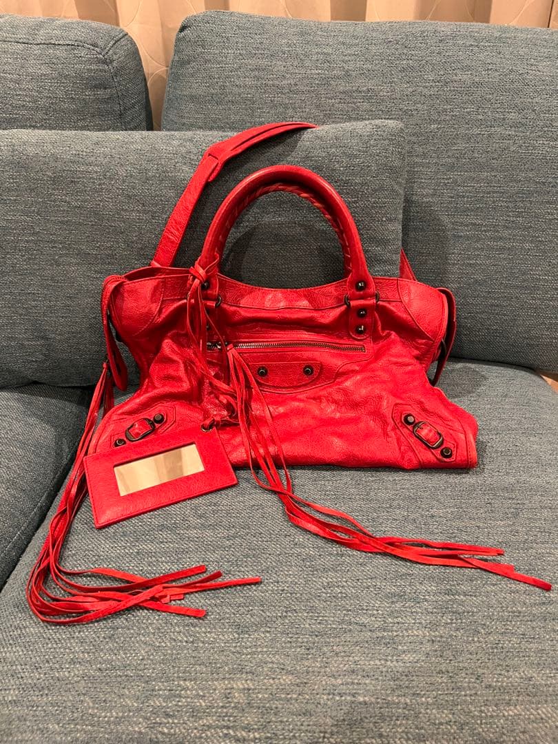 バレンシアガ　レザーショルダーバッグ レッド フリンジ付き