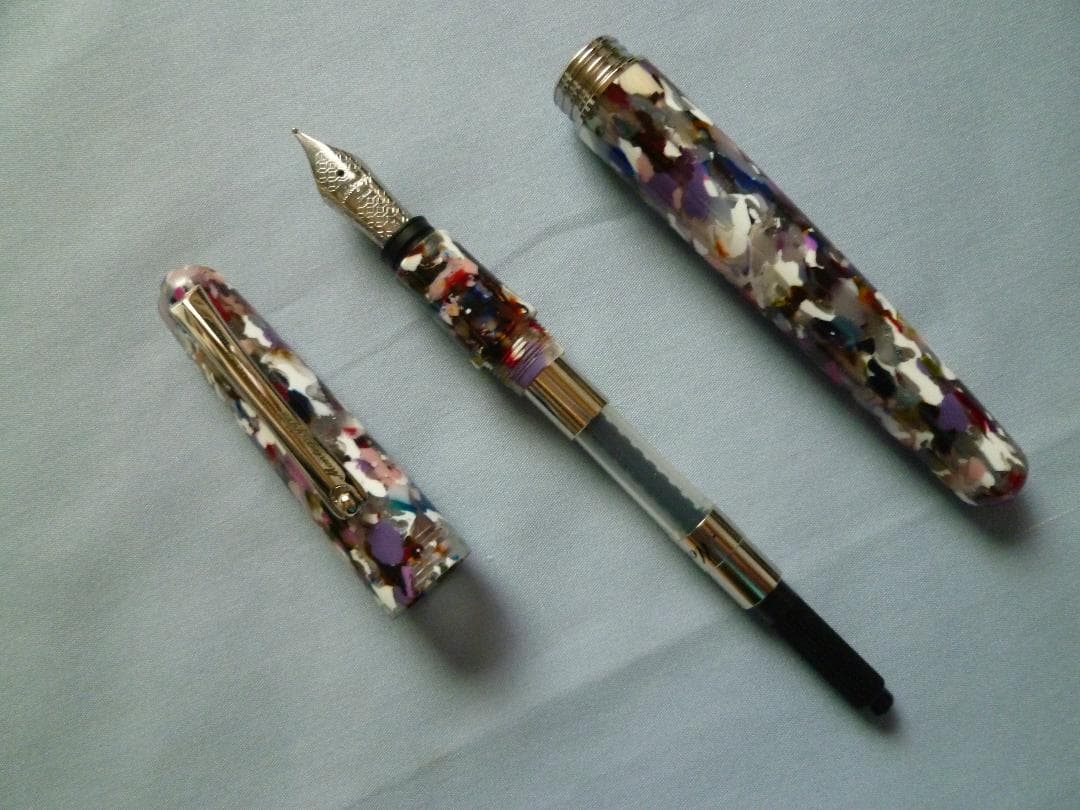 モンテグラッパ　エルモ アンビエンテ カレイド 万年筆