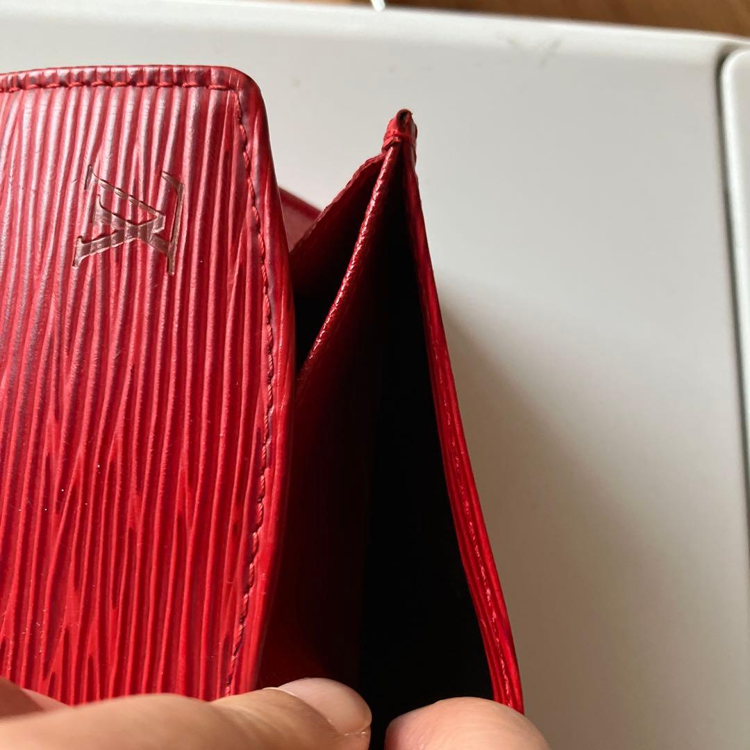 Louis Vuitton エピレザー 二つ折り財布 レッド