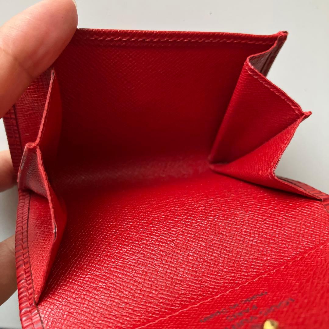 Louis Vuitton エピレザー 二つ折り財布 レッド