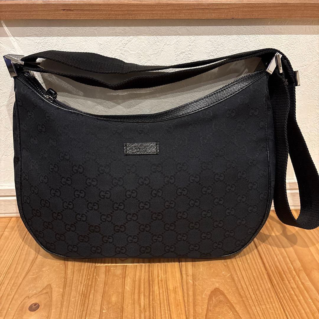 GUCCI ブラック GGパターン ショルダーバッグ