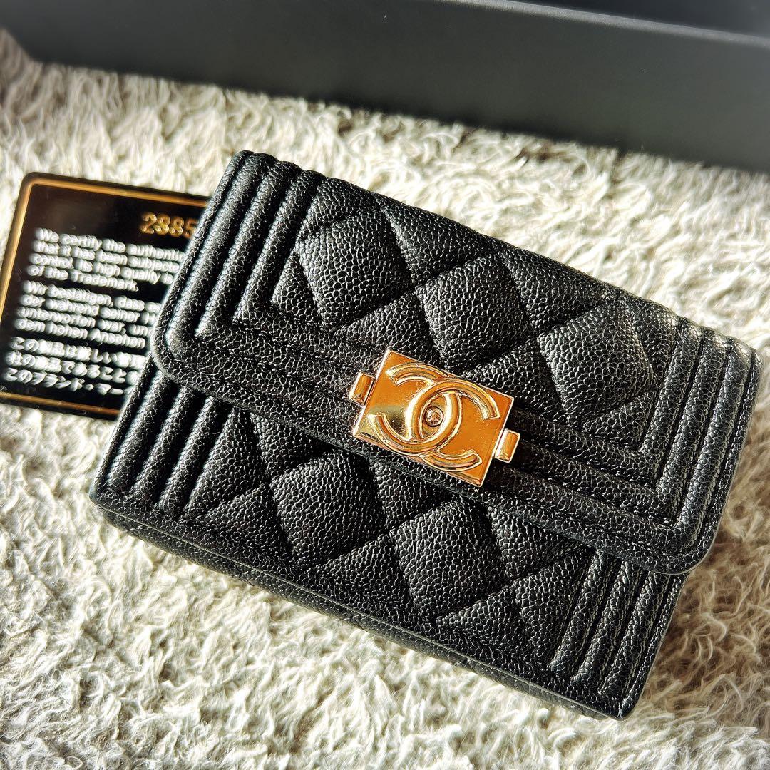 洋梨ちゃん✩美品⋆꙳CHANELキャビアスキン三つ折り財布