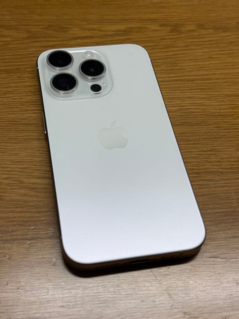 〈美品〉iPhone 15 Pro　256GB　ホワイトチタニウム　残量88%
