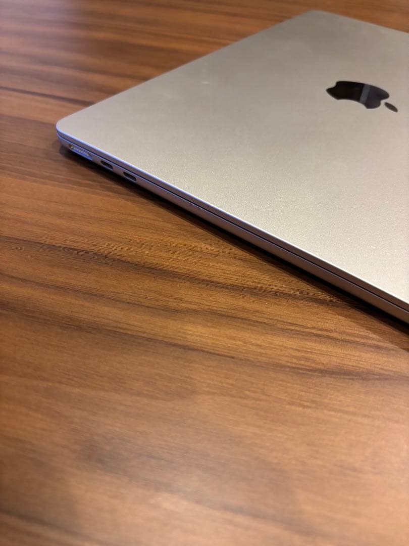 MacBook Air M2チップ 13.6インチ