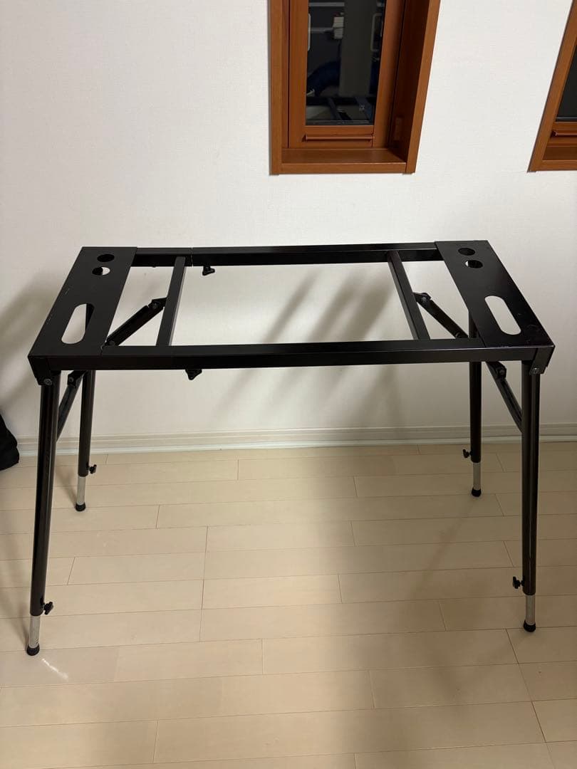 調整可能な黒金属製キーボードスタンド