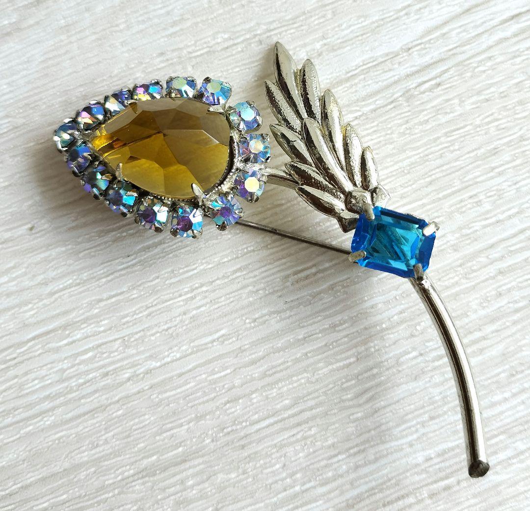 アンバーカラー雫型フラワー 虹色 ネオンブルー ビジュー ブローチと他1点