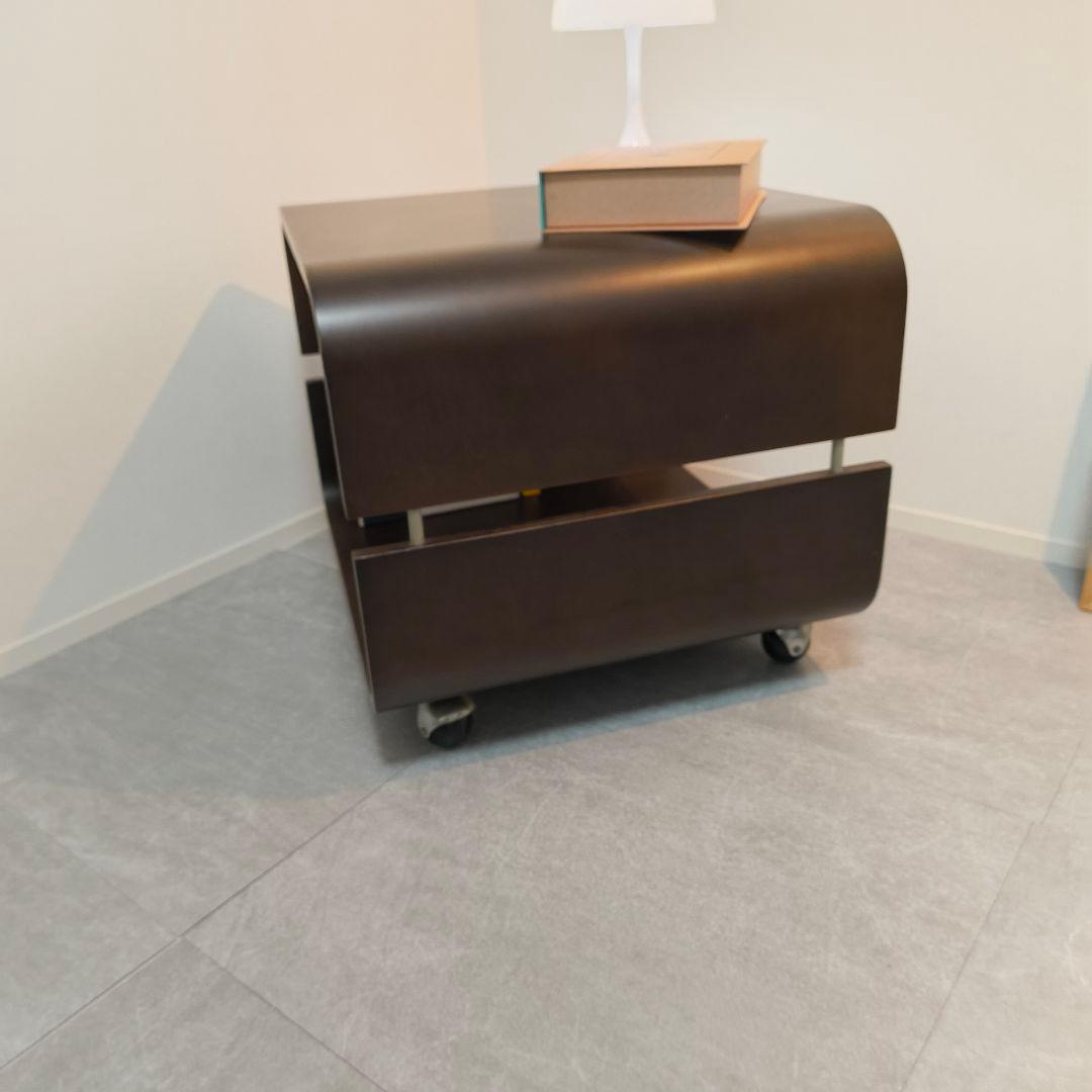 ミッドセンチュリー　ブラウン　木製サイドテーブル ボールキャスター付き　曲げ木