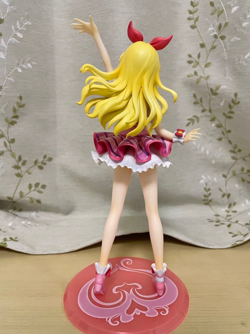 アイカツ　フィギュア　Lucrea（ルクリア）