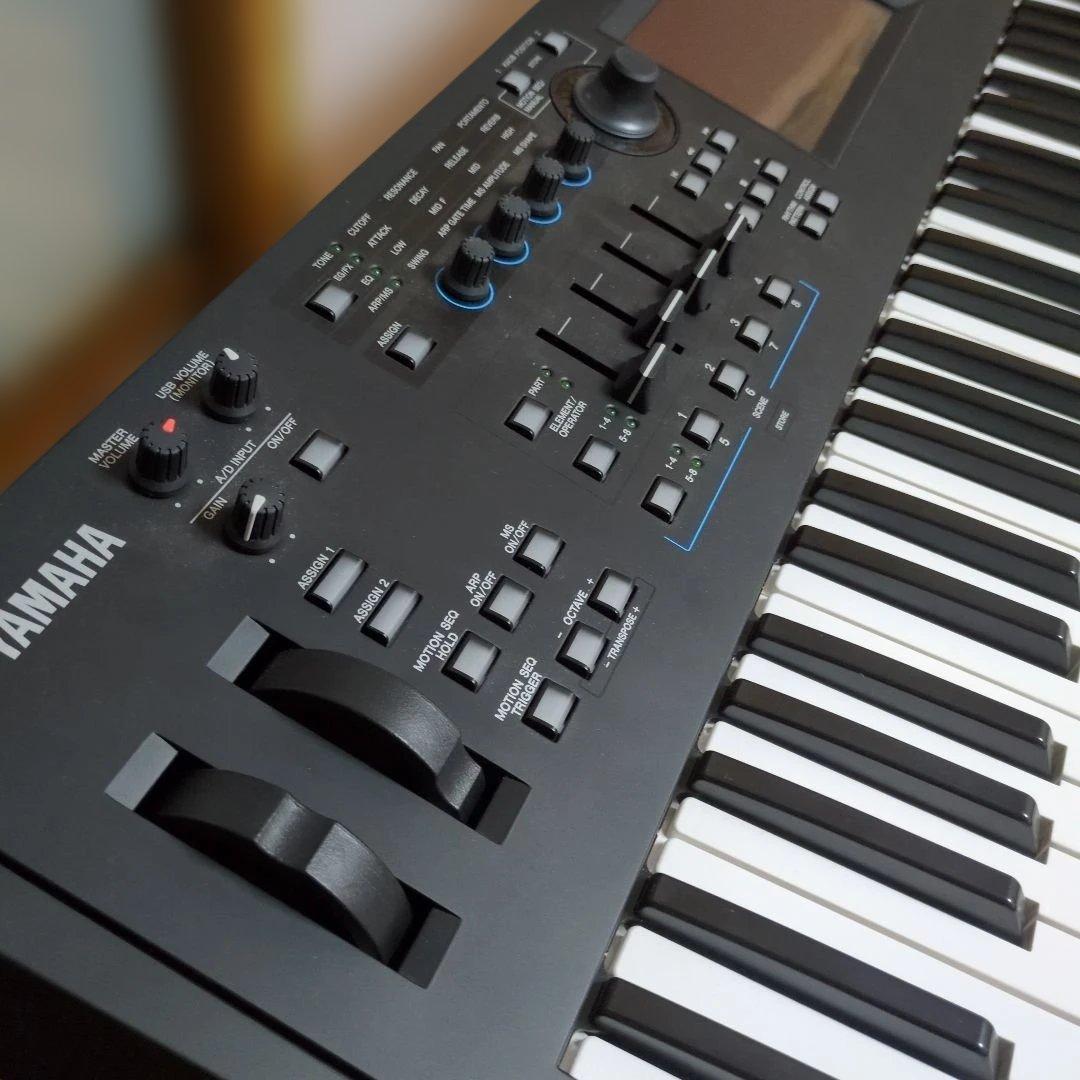 YAMAHA　MODX6+ 　(Cubase ，ソフトケース付)