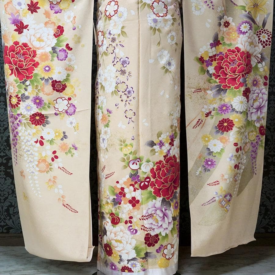 振袖セット オーダー仕立て 鳥の子色 ベージュ　牡丹　古典　成人式