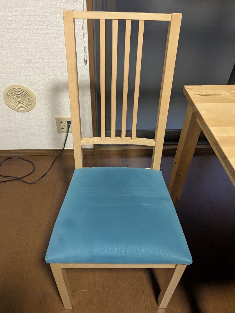 無垢材の正方形ダイニングテーブルと椅子セット