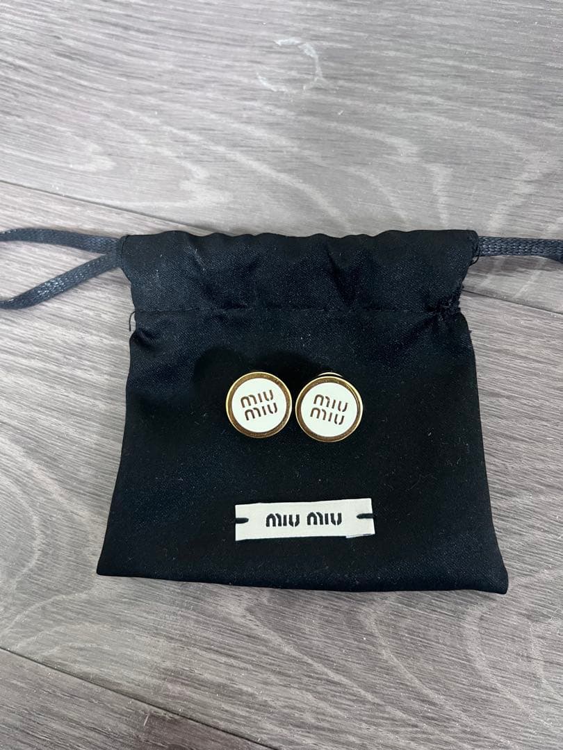 MIU MIU miumiu ミウミウ エナメルメタル ピアス