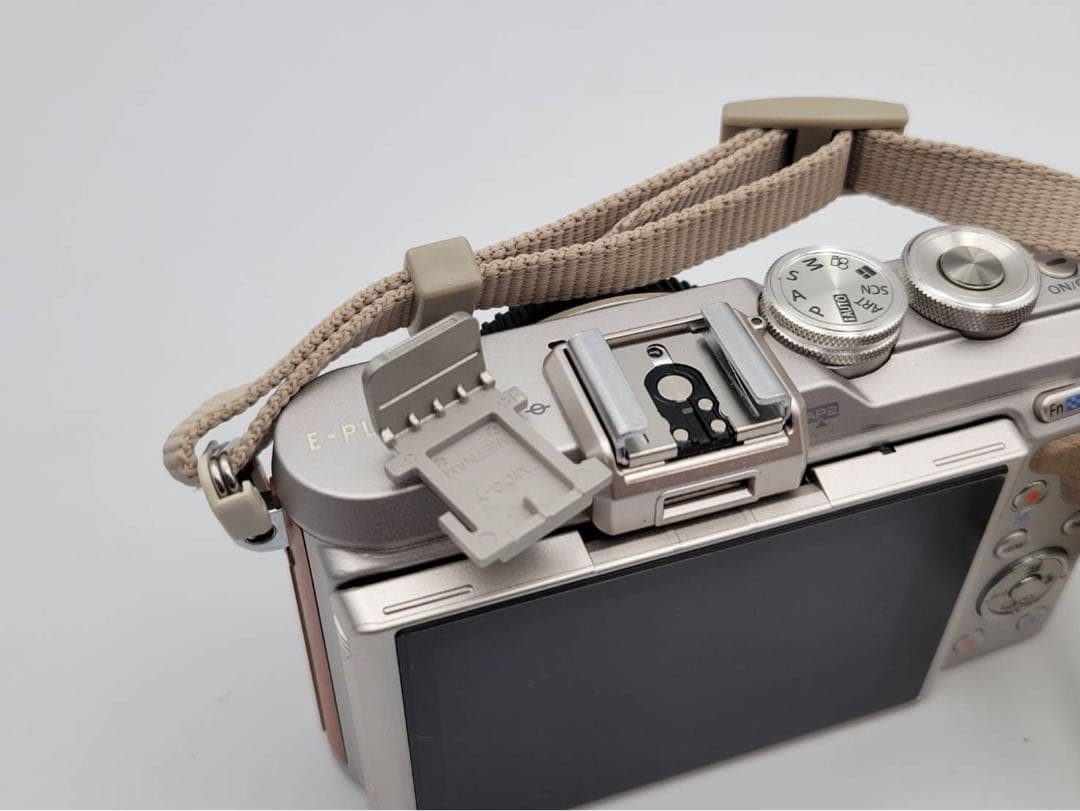 OLYMPUS PEN E-PL8 ミラーレス一眼 デジタルカメラ ブラウン