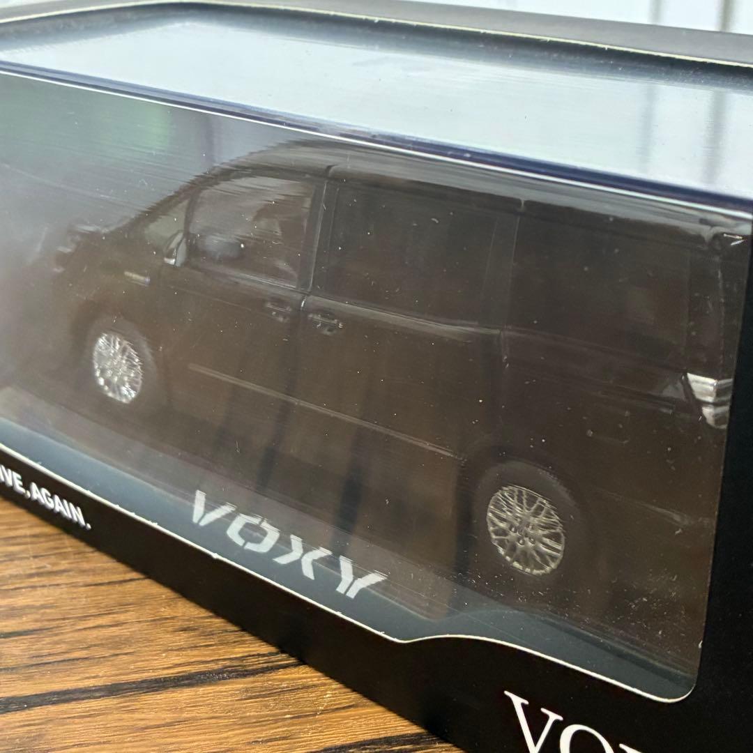 【レア】TOYOTA トヨタ　ヴォクシー　1/30 非売品　ミニカー