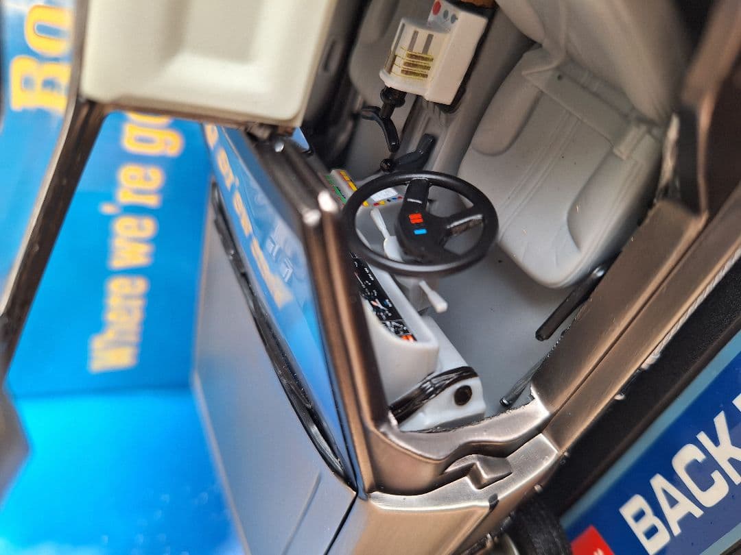 バック・トゥ・ザ・フューチャー Part2 デロリアン 1/24