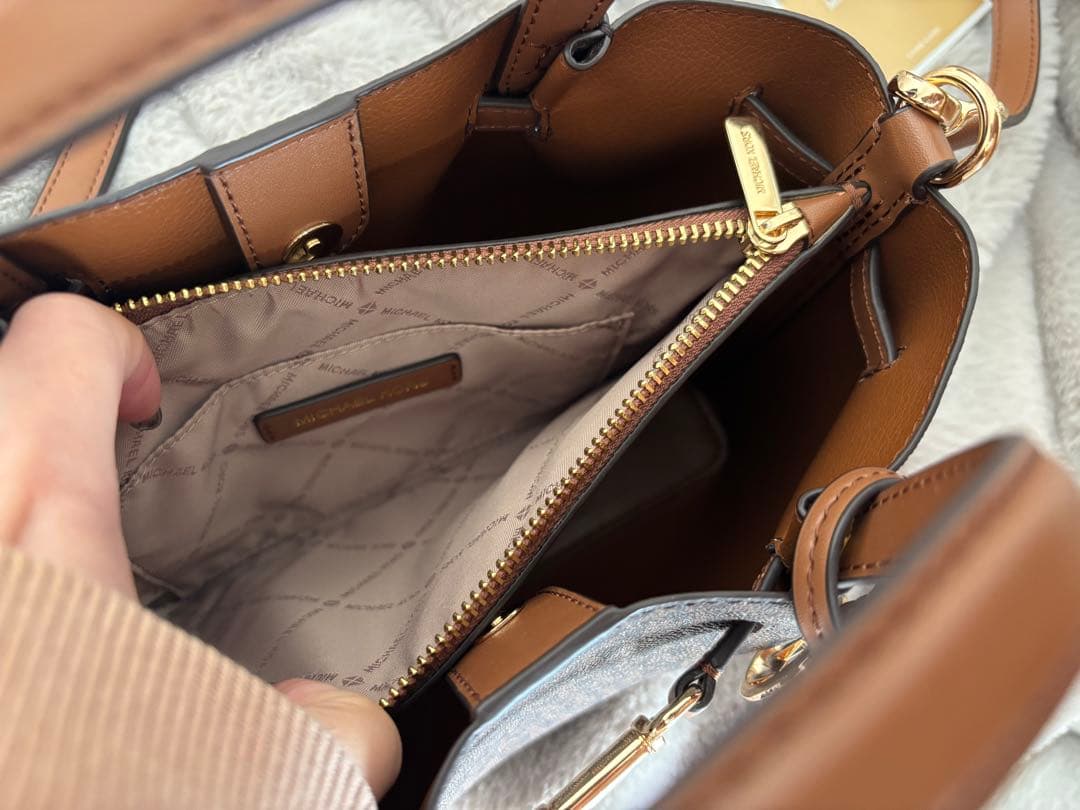 Michael Kors ブラウン ショルダーバッグ