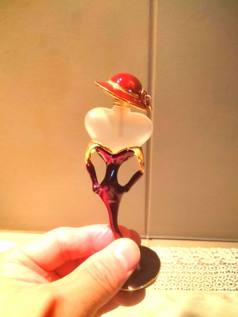 1980年ビンテージ アールデコ香水瓶 帽子をかぶった女