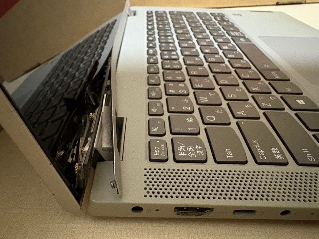 【ジャンク品(ヒンジ液晶割れ)】IdeaPad Flex 5 14ALC05