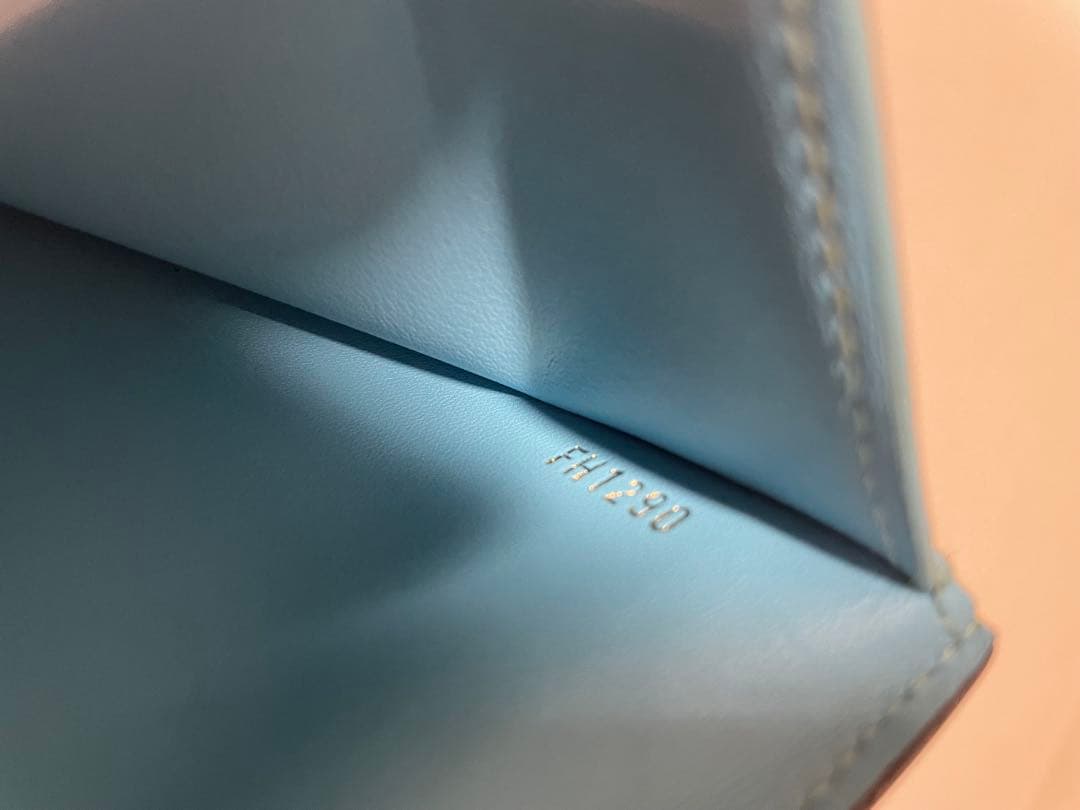 ルイヴィトン 3つ折財布　ポルトフォイユLVポンヌフコンパクト