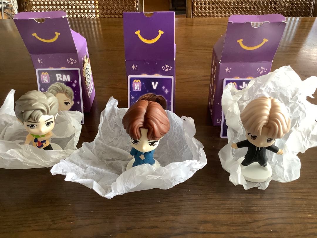 マクドナルドコラボ　BTSフェギア7体