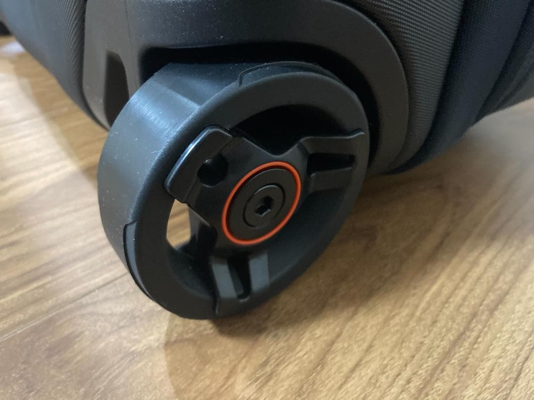 【生産終了品 新品】老舗高級ブランド THULE 大型スーツケース 75L