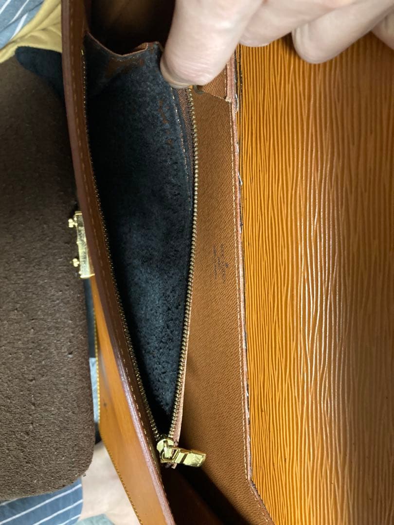 阿*鳥様 ルイヴィトン エピ ポルトドキュマン ビジネスバッグ ブリーフケース