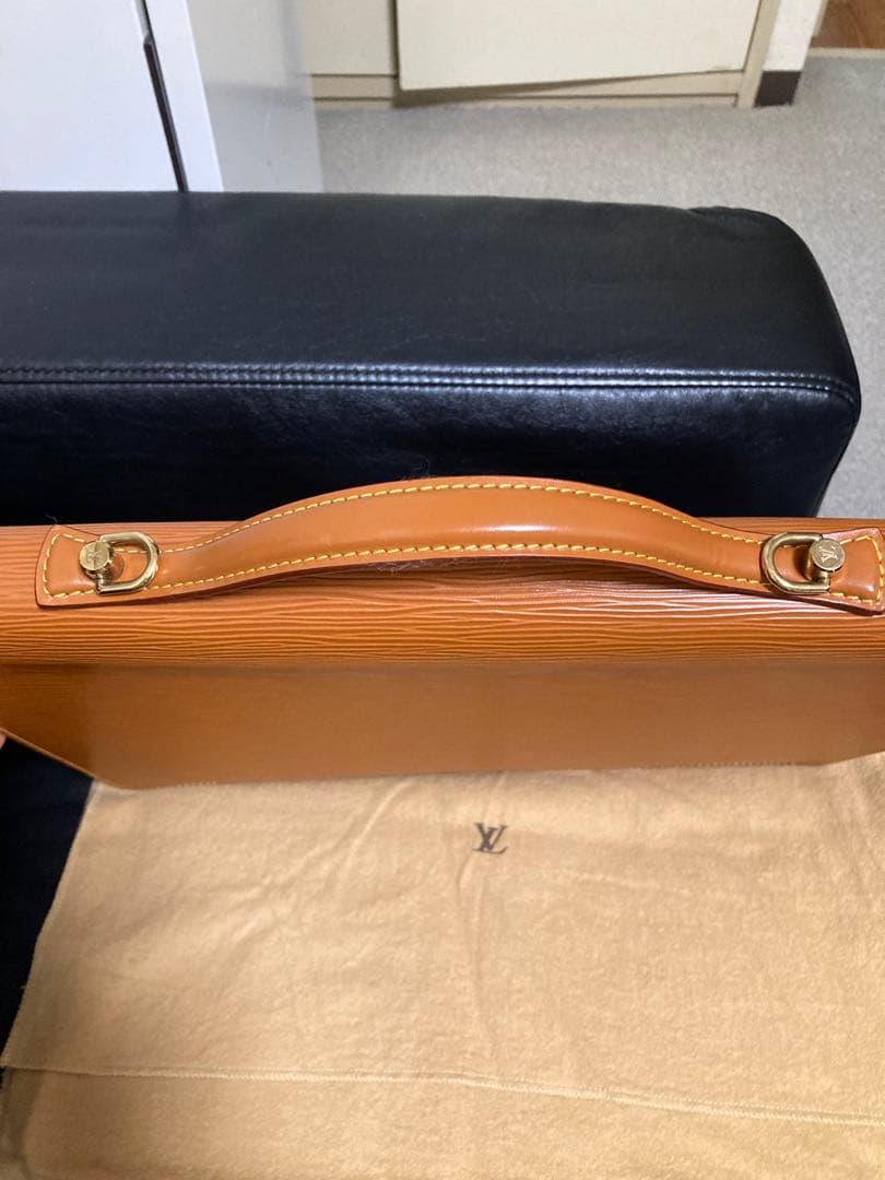 阿*鳥様 ルイヴィトン エピ ポルトドキュマン ビジネスバッグ ブリーフケース