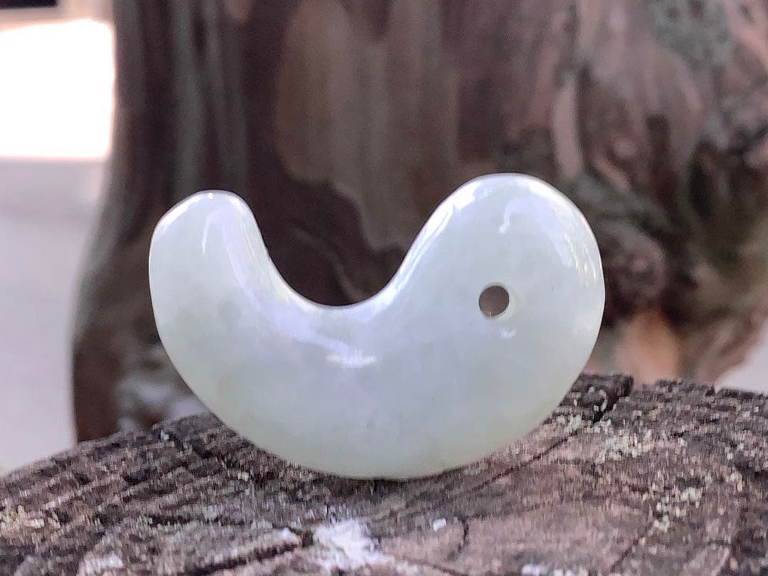 ✳吉祥開運　糸魚川翡翠勾玉*氷*アイスジェイド勾玉　極上品質　激安鑑別書取得品‼️