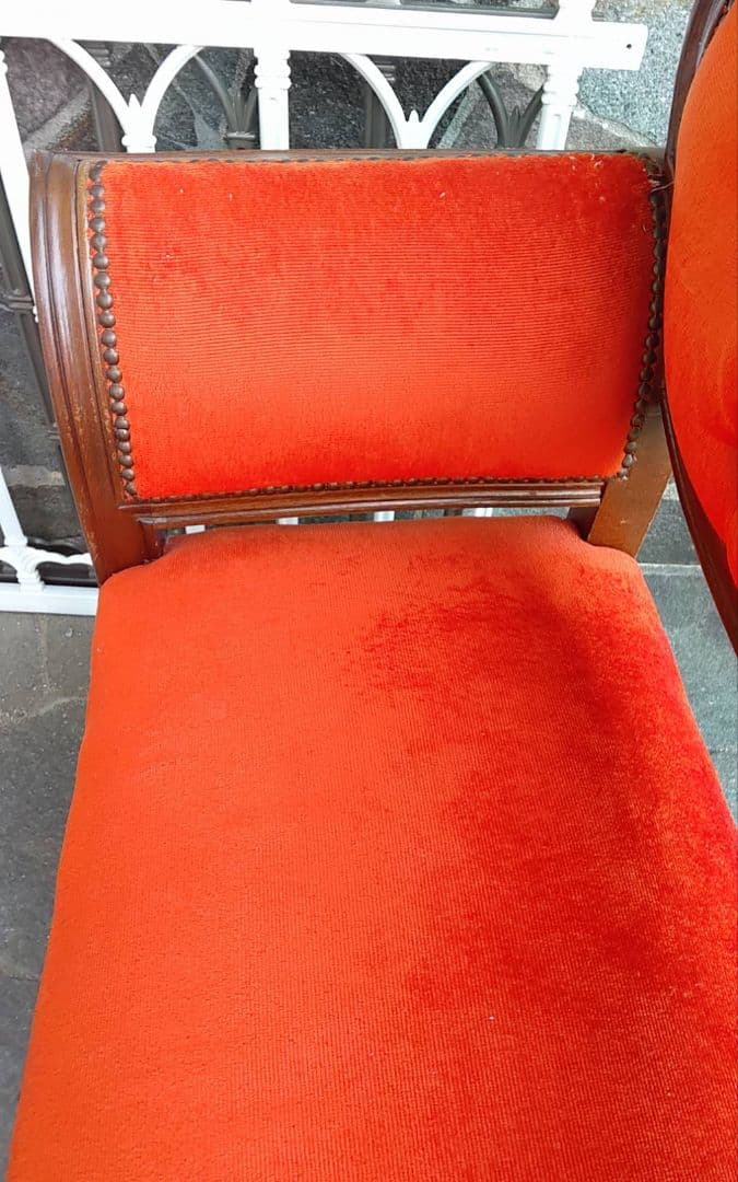 イギリスアンティーク ビクトリアンスタイル オレンジベルベットソファ