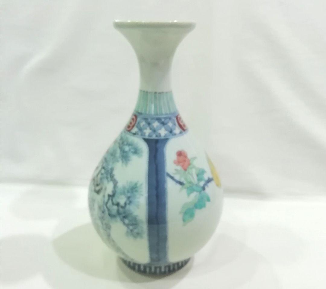 五代　佐藤走波の豪華な\"色絵花鳥文大花瓶\"です。